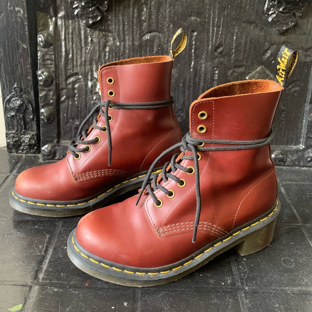 Brown Clemency Dr. Martens ♥️